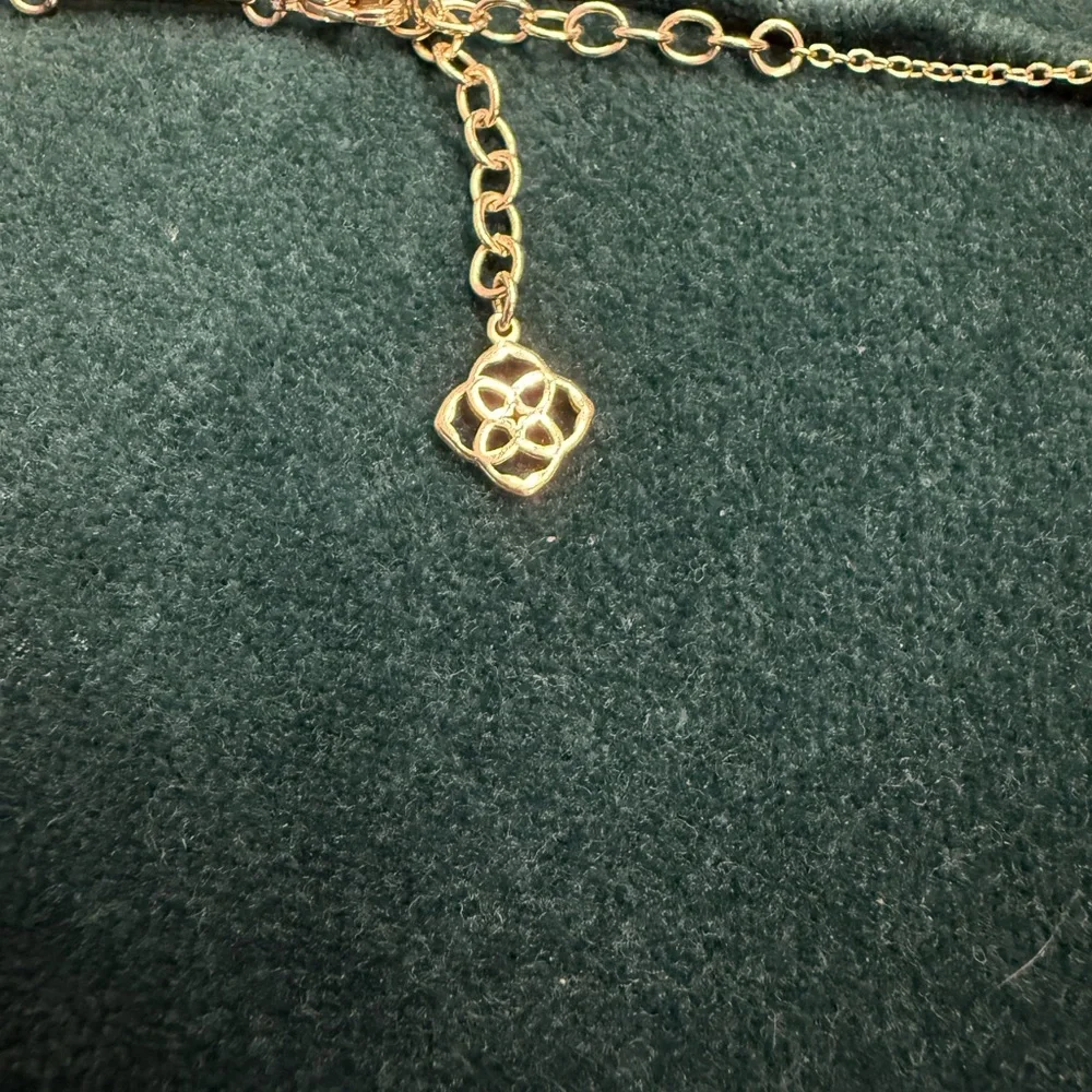 Kendra Scott Elegant Gold and Green Pendant Necklace - Picture 3 of 3